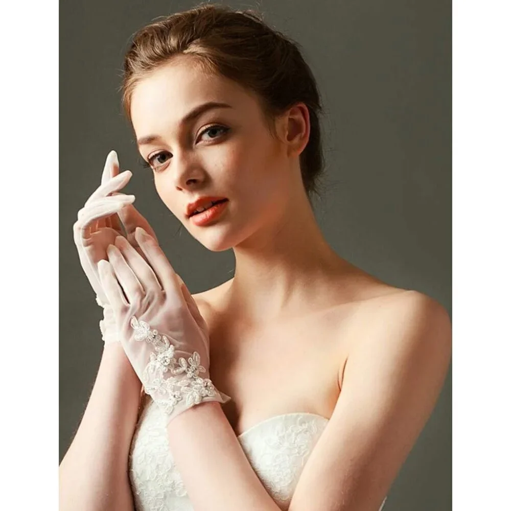 Women's Lvory Short Length Satin Wrist Gloves Stretchy Wedding Party Prom - Picture 6 of 7